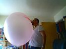 Cel-mai-mare-balon-din-guma-de-mestecat-1