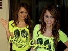 Miley-miley-cyrus-7152509-1024-768[1]