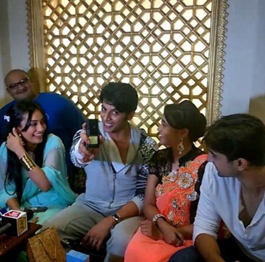 BwEd0F7CAAAMsD1 - 15-Aahil si Sanam