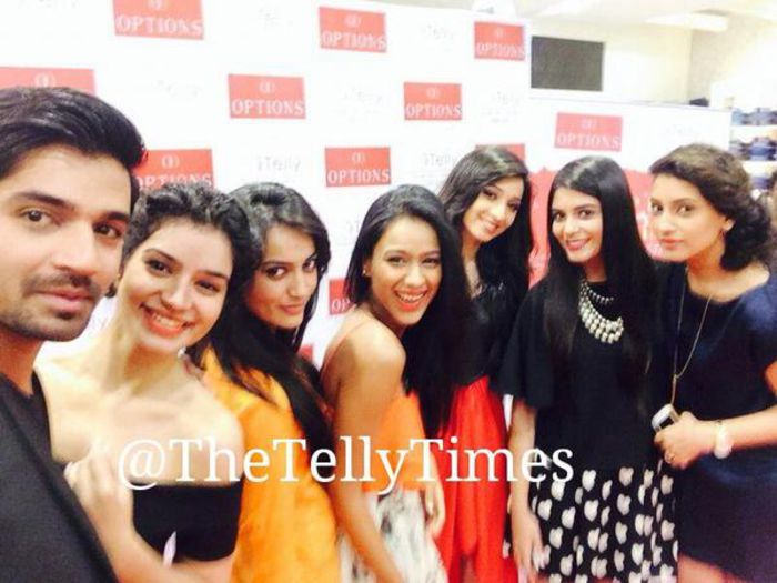 BwBfSqICYAA7e1y - 15-Surbhi Jyoti-Sanam