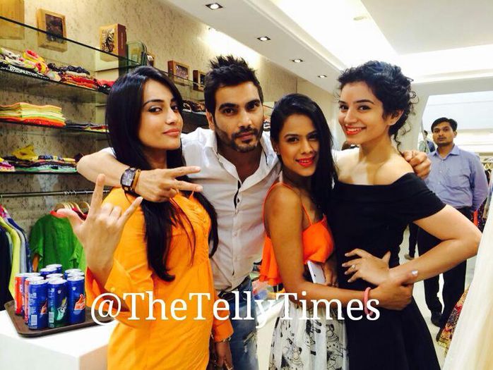 BwCA-0GCcAAB1L8 - 15-Surbhi Jyoti-Sanam