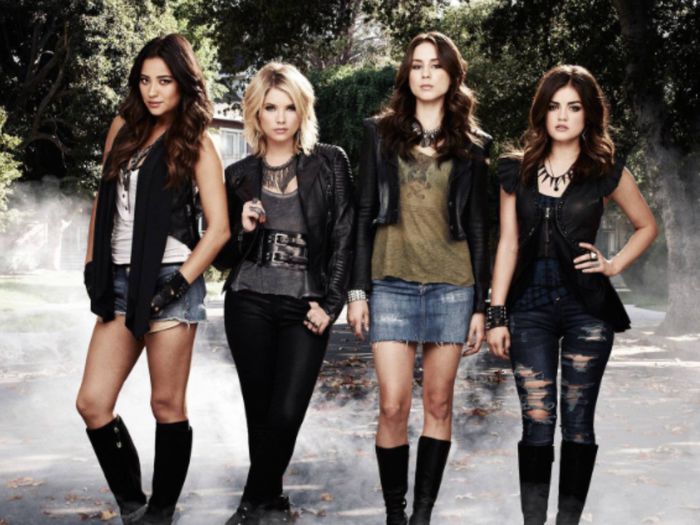 Imi place Pretty Little Liars - Facts about me