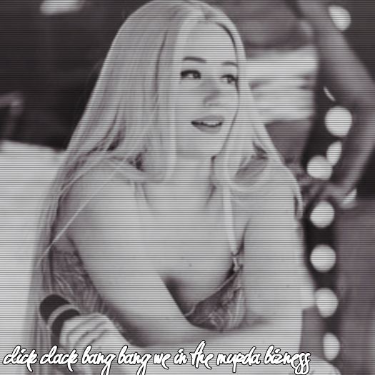 ♡ cσνєη ♡ păii *merge la cufăr, scoate un diamant* m-am gândit că ar fii genial să CL; facem, idk, o casă mareeee, așa, de relaxare pe insulă, doar pentru noi sau idk am putea face bani frumoși dacă am face-o și pentru alții :X
