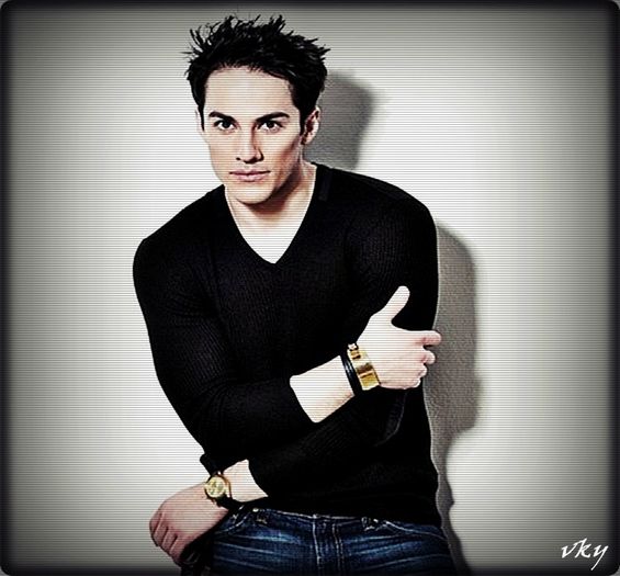 #► |coboara de sus doar in pantalonii de pijama cu o sticla`n mana;;bea|