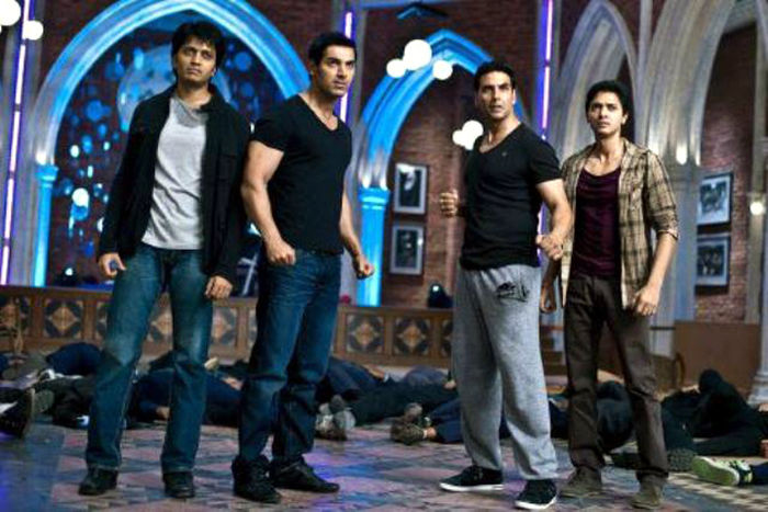p8u1y67u68v9ubix.D.0.Akshay-Kumar-John-Abraham-shreyas-Talpade-Ritesh-Deshmukh-Housefull-2-Movie-Pic