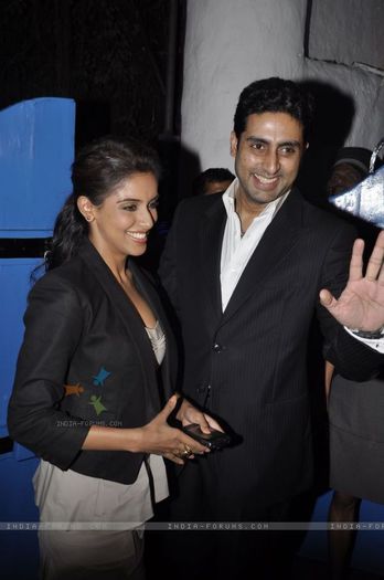 178401-abhishek-bachchan-with-asin-grace-dabboo-ratnani-calendar-launc