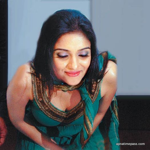 asin-thottumkal-photos-in-green-dress-11