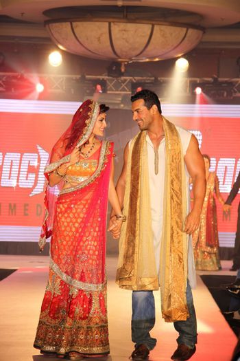 plm20hr3k0rs59xh.D.0.John-Abraham-walking-the-ramp-with-Jacqueline-Fernandez-in-designer-Akki-Narula - Jacqueline Fernandez