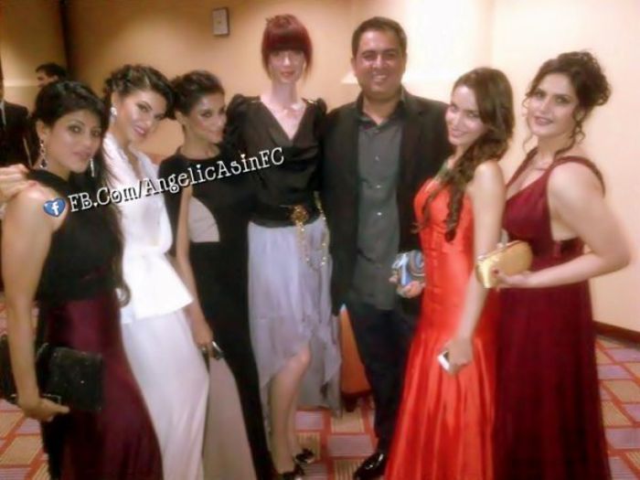 3101142075_1_3_XfgTZBR3 - Jacqueline Fernandez