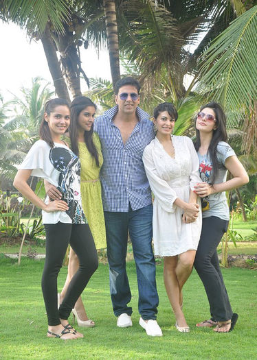 housefull-2-success-bash-(9)_041112014823 - Jacqueline Fernandez