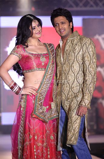 Riteish Deshmuk and Zarine Khan at HOUSEFULL 2 Fashion Show 23 (1)