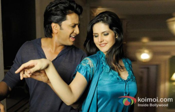 Ritesh-Deshmukh-Zarine-Khan-Housefull-2-Movie-Stills-560x361