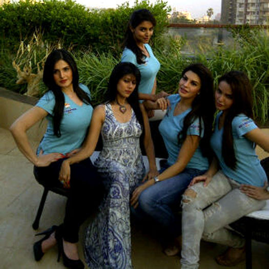 uq35fdwal8us751j.D.0.Asin-Thottumkal-Jacqueline-Fernandez-Shazahn-Padamsee-Zarine-Khan-Movie-Housefu - Zarine Khan