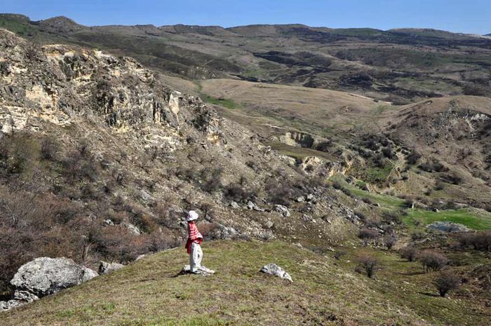 Peisaj stancos in lungul crestelor - atractii turistice la naieni