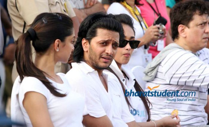 housefull-cricket-match_042