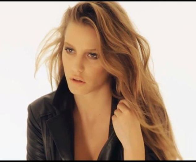 Serenay Sarikaya - Serenay Sarikaya