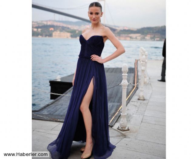 23 - Serenay Sarikaya