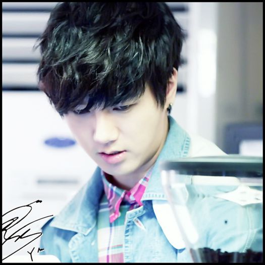 <Y>. La ce blond esti, pari mai mos ca mine :). #H . - ix __ Episodul 067 __ xi