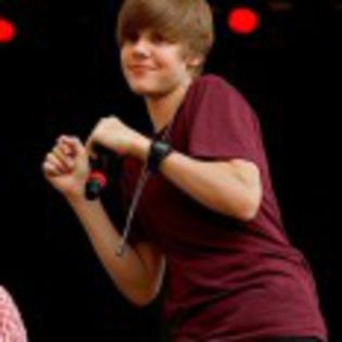 Justin_Bieber_1363526136_3 - Justin Bieber