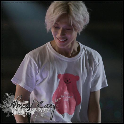 x. *isi desface camasa si o saruta pe gat :">*