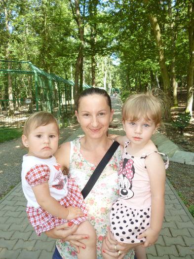 Mari sora cu nepoata Antonia si Dariuta ei. - Familia mea si prietenii