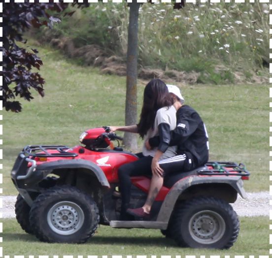  - xz - On -a-ATV -with- Justin - Bieber - in - Ontario - Canada-USA x x x x x