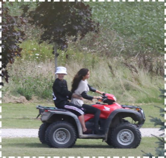  - xz - On -a-ATV -with- Justin - Bieber - in - Ontario - Canada-USA x x x x x