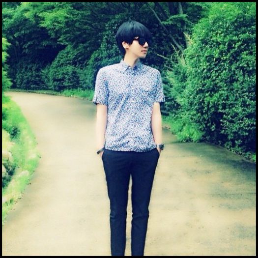 <Y>. |intra cu Hyuna|. Deci ne luam haine si direct la aeroport. :). Heii.. Ce faci drace aici?#K