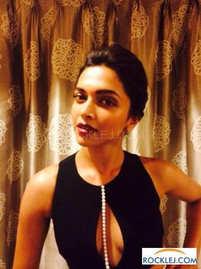 Deepika-Padukone-in-Cushnie-Et-Ochs-Stunning-Outfit-August-2014-2