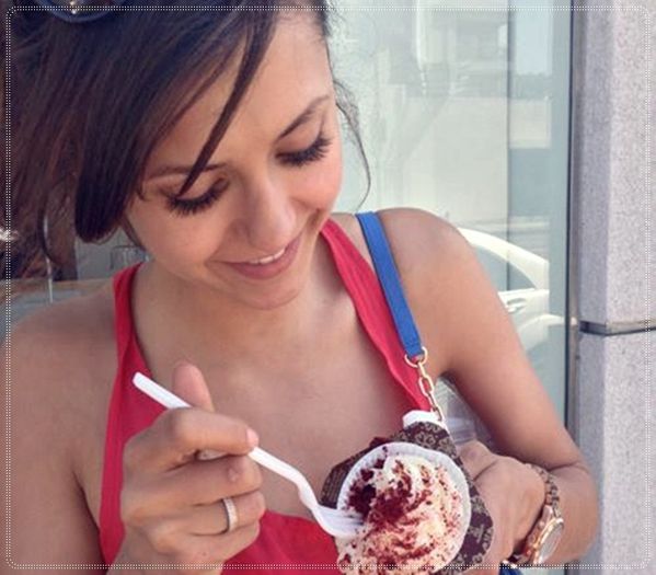 》Mmm , e bun fey, gata poti sa te mariti=))))) *mananca*