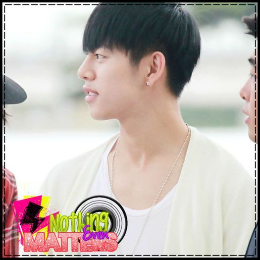 ^D^ La multi ani pitic. (:| #K. Ce faceti? :-? *se pune pe scari* - ix __ Episodul 071 __ xi