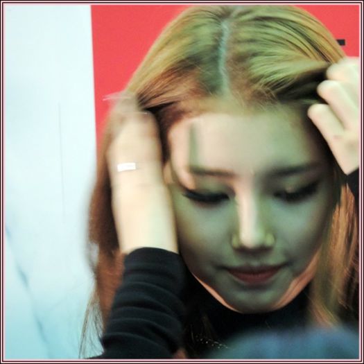 |*| Bună. :) ..:-s ..[merge la L; pwp] Hei oppa. ^^ ..*MĂ SIMT ATÂT DE CIUDAT! >.>*