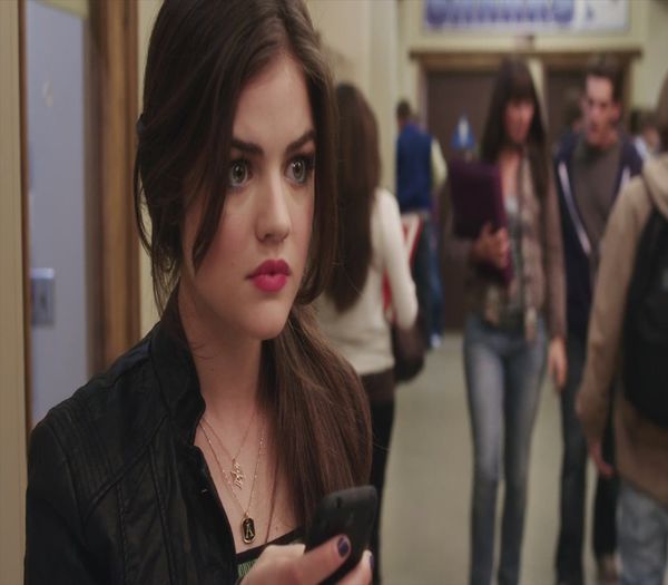 .•*´♥`*•. Pai, avem nevoie de covoare, perdele, veioze, lustre, canapele cl; flori, paturi, mese, etc
