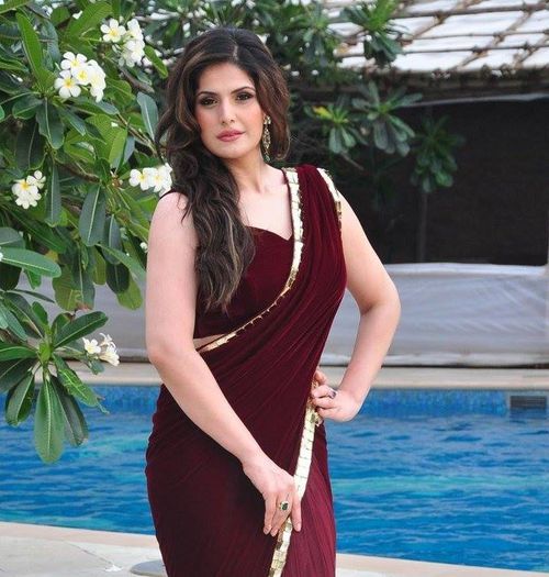 10356216_813812788640955_2400973592083081737_n - Zarine Khan
