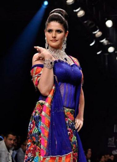 10359505_820995324589368_5239008986856719989_n - Zarine Khan