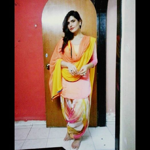 10481940_802803763075191_2410841993009104254_n - Zarine Khan