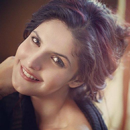 10516803_785190328169868_8915339605561389494_n - Zarine Khan