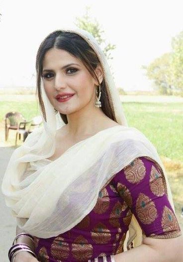 10530771_791154327573468_944692507780135101_n - Zarine Khan