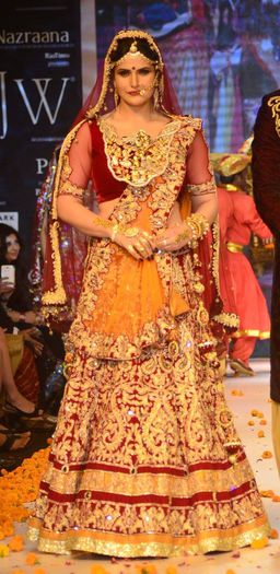 10562672_796437880378446_3318468975035887966_o - Zarine Khan