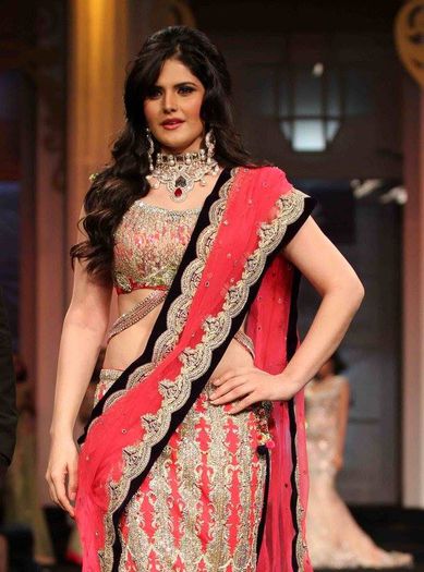 10599657_817473111608256_7111629231318109962_n - Zarine Khan