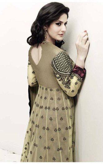 10177330_772706372751597_2186579291160427725_n - Zarine Khan