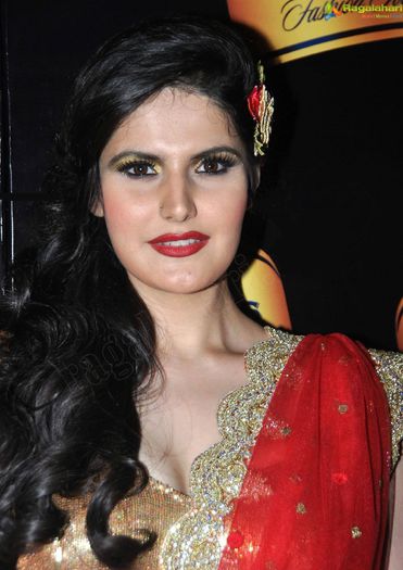 10293751_754498411239060_6744051244439598091_o - Zarine Khan