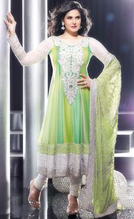 10320404_760522537303314_6785171129783849308_n - Zarine Khan