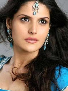 10322779_761679180520983_5070879585442230369_n - Zarine Khan