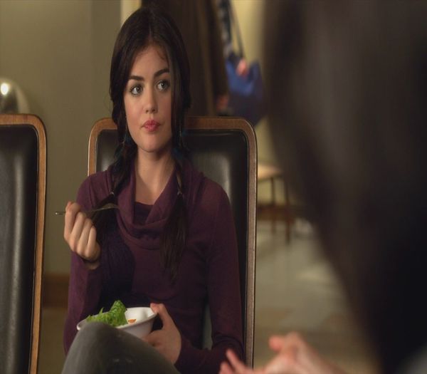 .•*´♥`*•. *isi ia o salata si mananca* (stai, a facut ceva. din mai pana in iulie am invatat cl; practic doar in august si septembrie am vacanta:(( )
