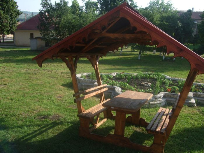BANCI PENTRU JUCATORII DE TABLE - ROCK CLUB LAND DOMAIN - BORSA MARAMURES; http://www.youtube.com/watch?v=iyDOtpP_TPo&list=PL941356E9F0B596FB

