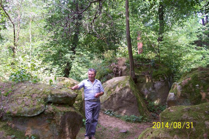 AUTORUL ALBUMULUI PREIA SI EL O PARTE DIN ENERGIILE POZITIVE DE LA MONOLITI...