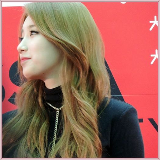 |*| .. :)) E ceva între voi? :-? ..Staţi cam mult împreună. :)) #S