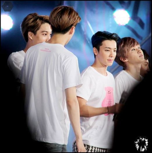 hun| [se uită la ea] Ah. ;-; Vrei să mergem acasă? :o3 #Y.