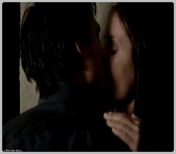 #► |iese cu ea din lift;;o saruta si intra`n apartament la el|